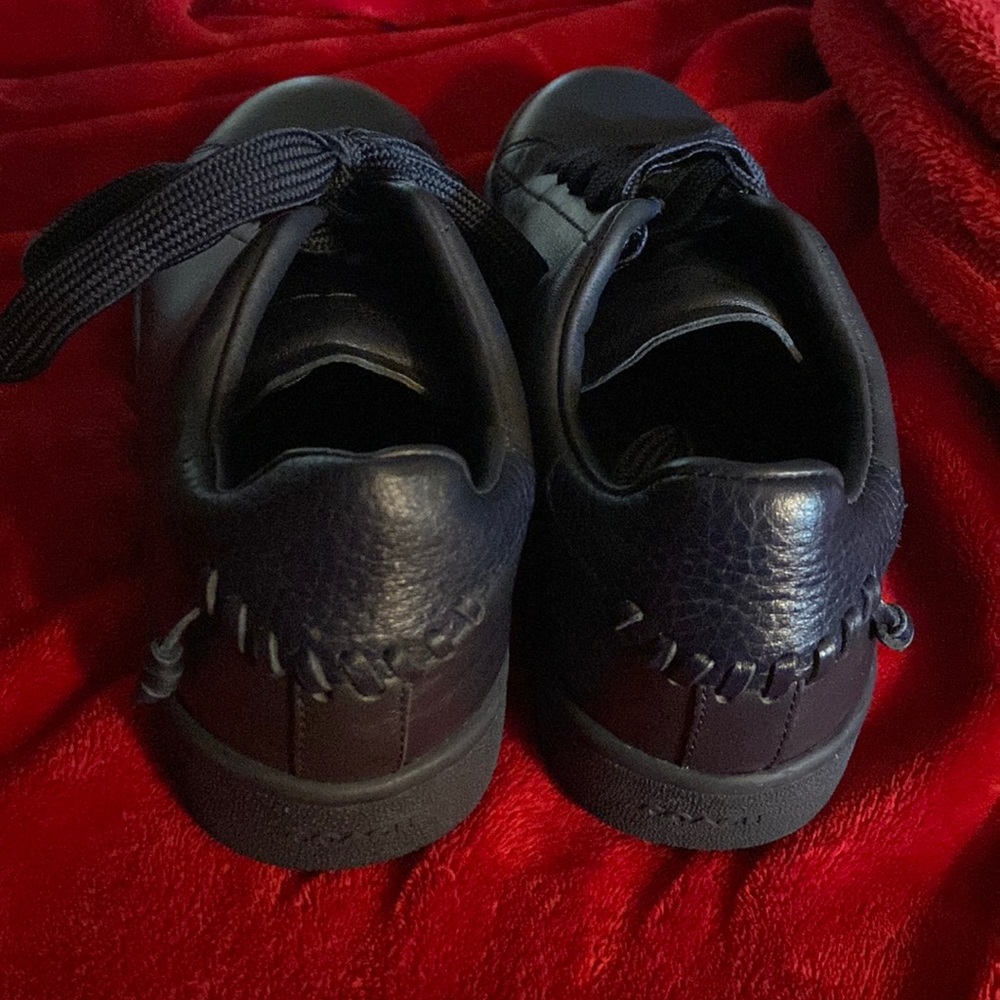 Size 8.5 Women’s COACH brand navy blue lo-top sneaker with whip stitch on heel